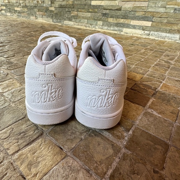 Nike White Sneakers with blue green  Swoosh - Picture 5 of 11